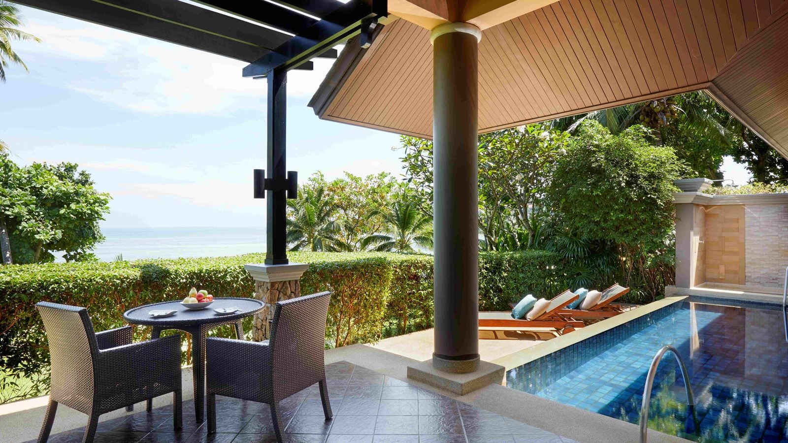 rooms-villa-with-pool-and-sea-view