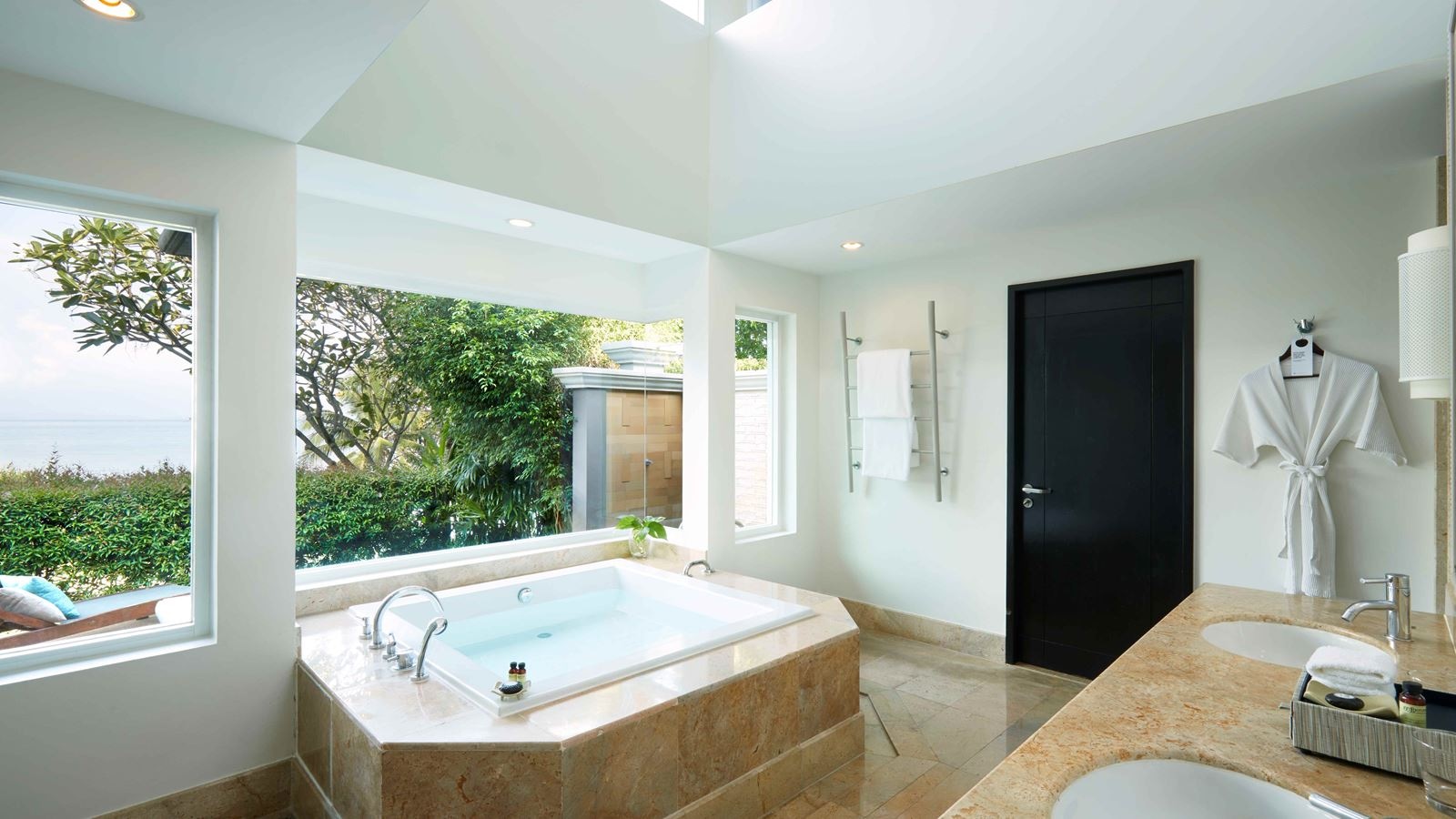 rooms-villa-with-pool-and-sea-view