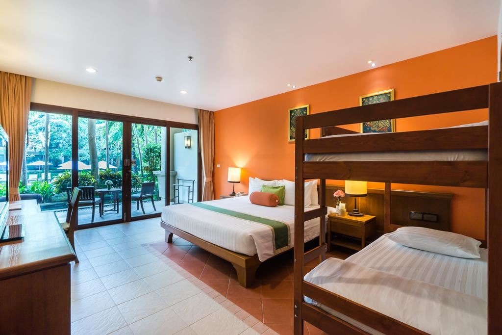 rooms-deluxe-family-room