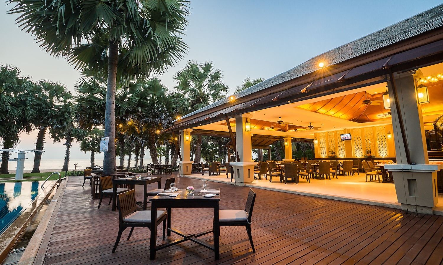 restaurants-reva-beach-restaurant