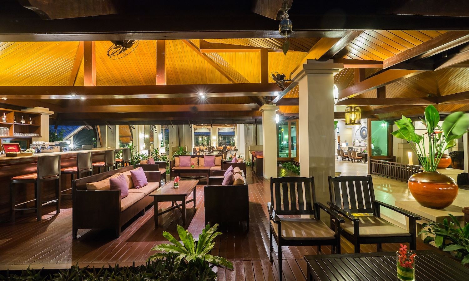 bars-praotawan-lobby-lounge