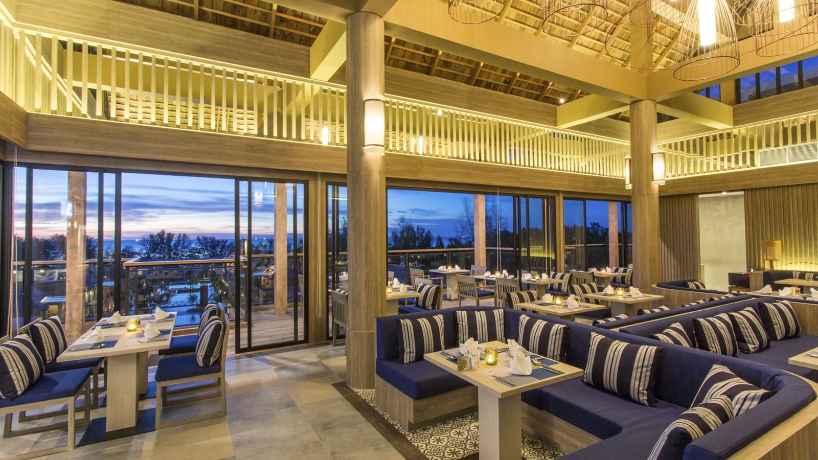 bars-the-sky-restaurant-and-bar