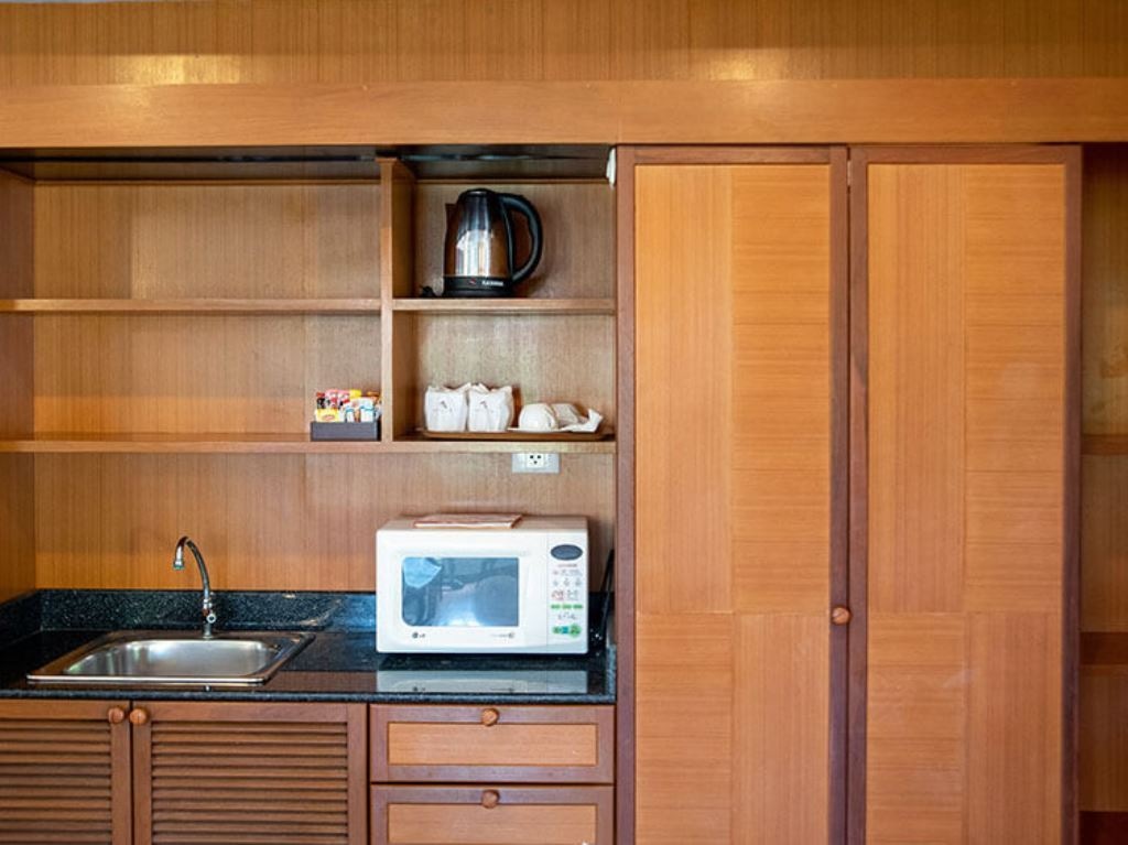 rooms-pool-view-suite