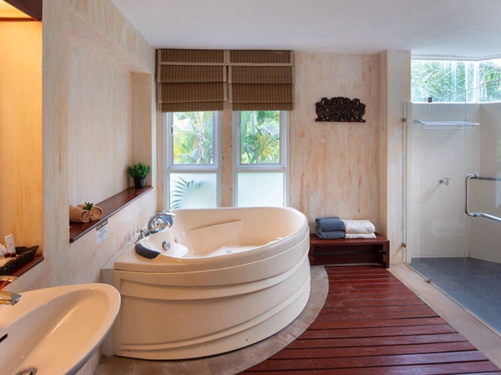 rooms-pool-view-suite