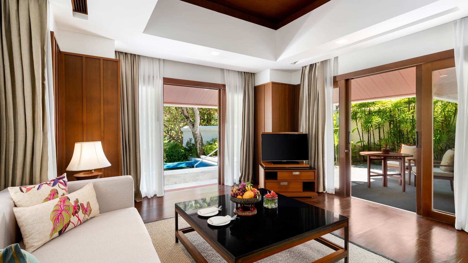 rooms-deluxe-pool-villa