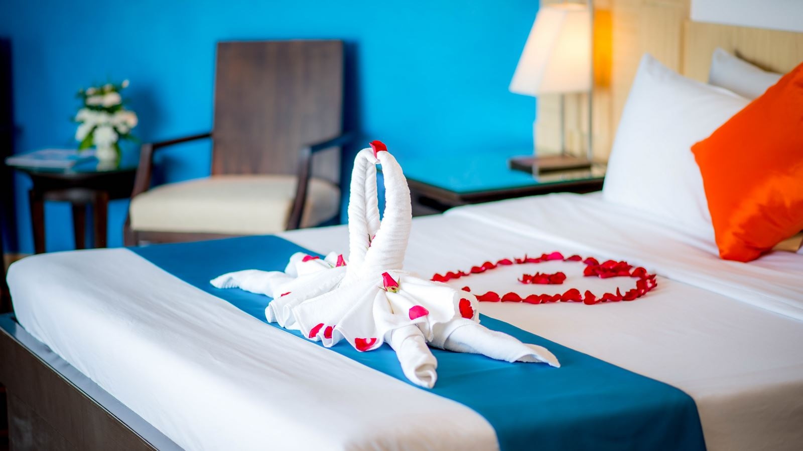 rooms-deluxe-main-building