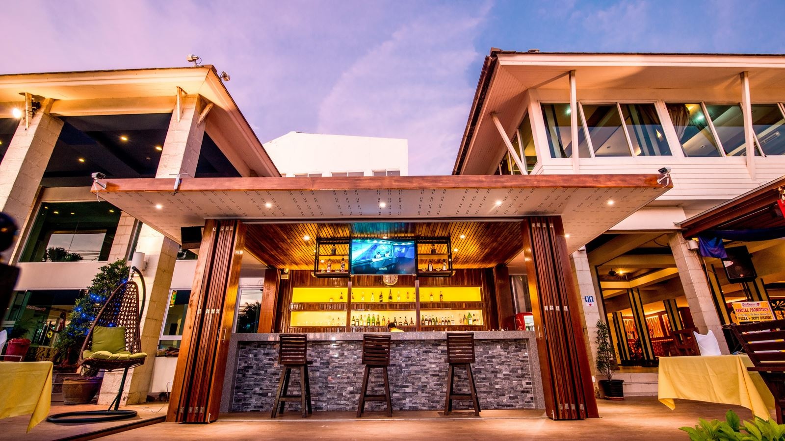 restaurants-the-breeze-restaurant