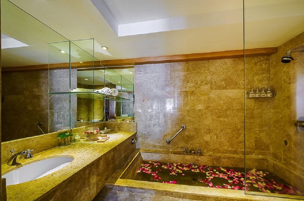 rooms-deluxe-pool-access