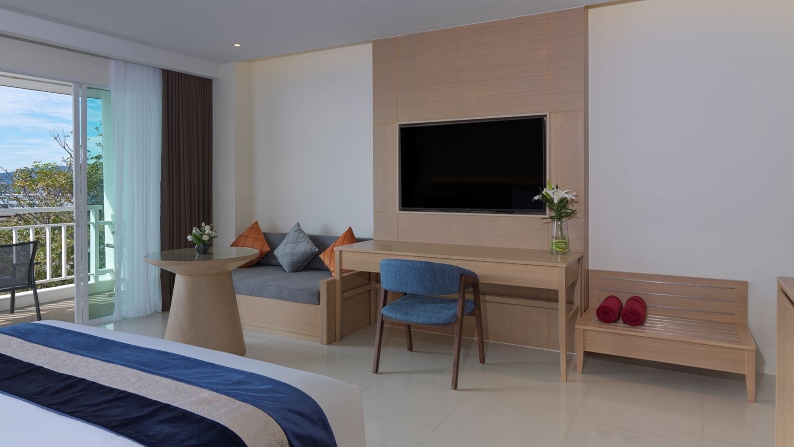rooms-executive-club-room