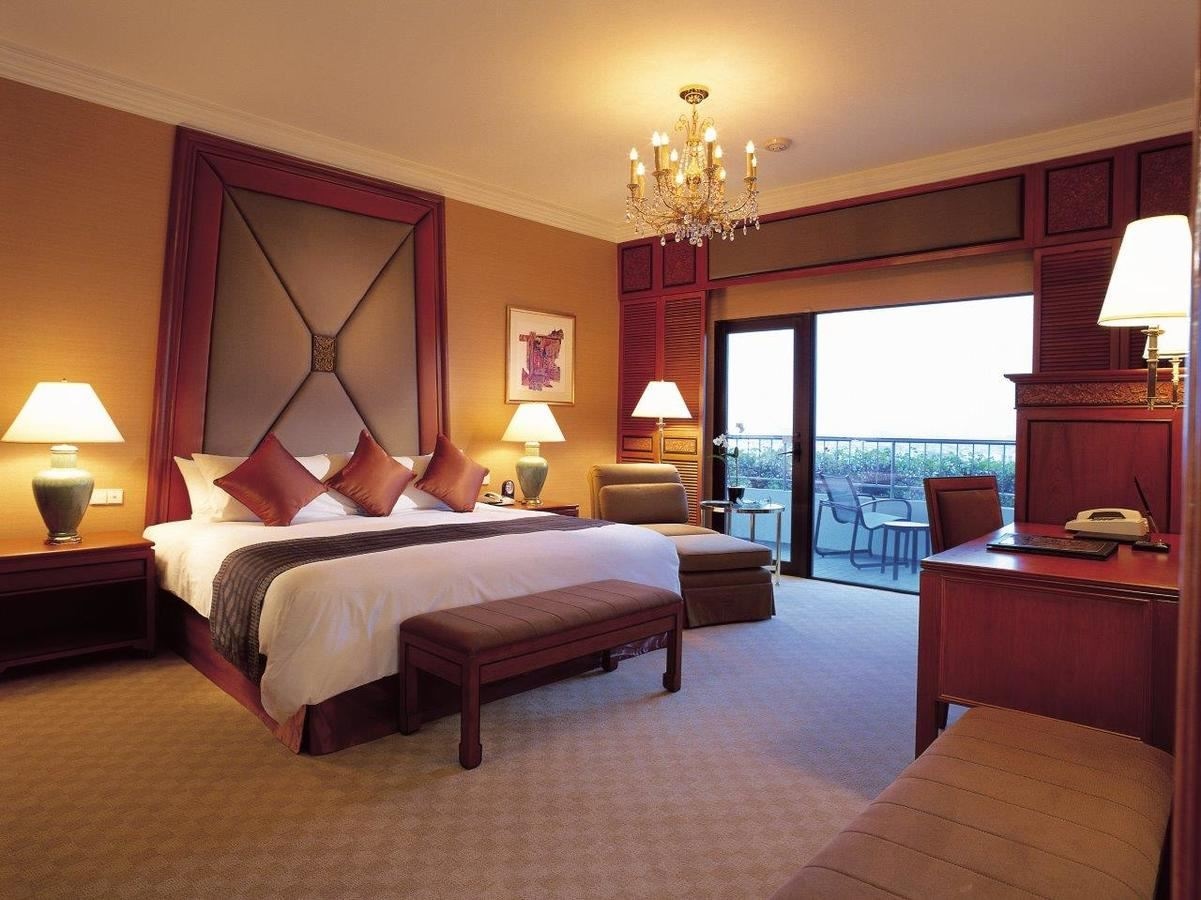 rooms-deluxe-balcony-room