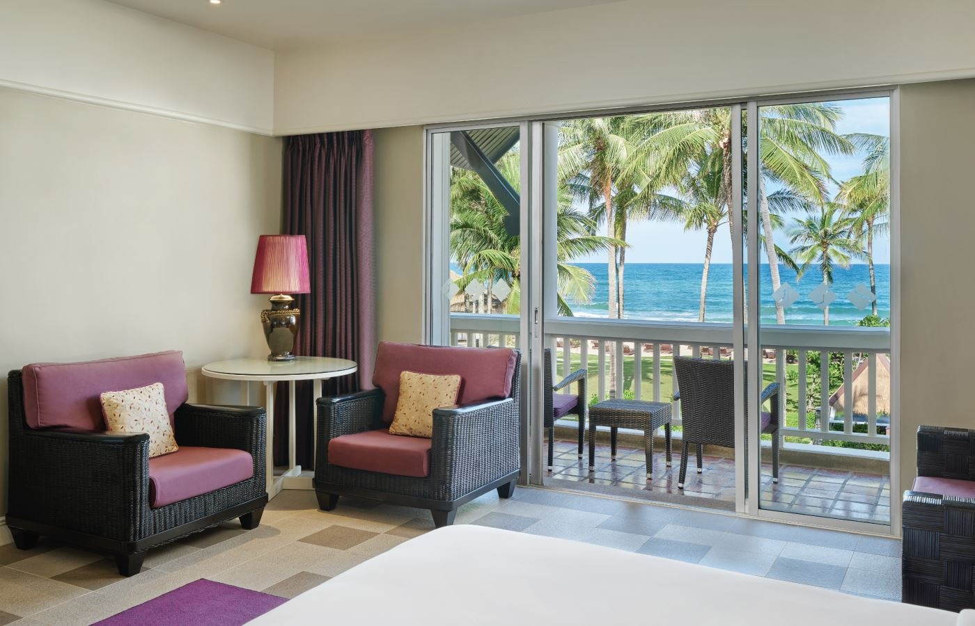 rooms-laguna-ocean-view-king-room