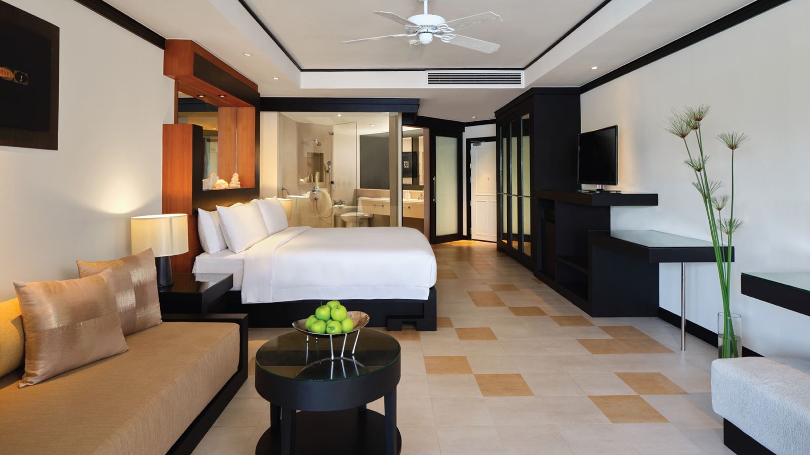 rooms-laguna-grand-room