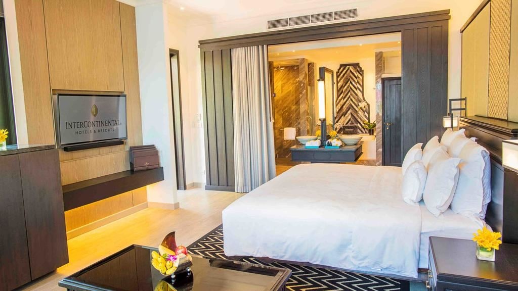 rooms-junior-suite-club-access-garden-view-room