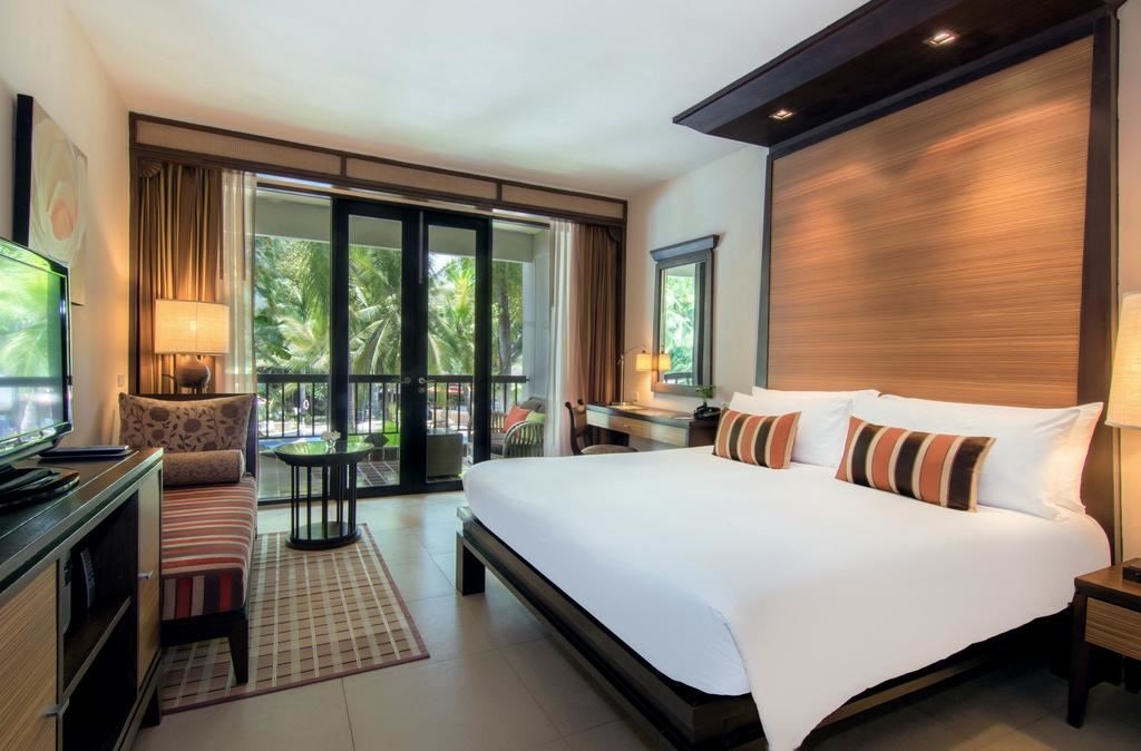 rooms-tropical-deluxe-pool-view