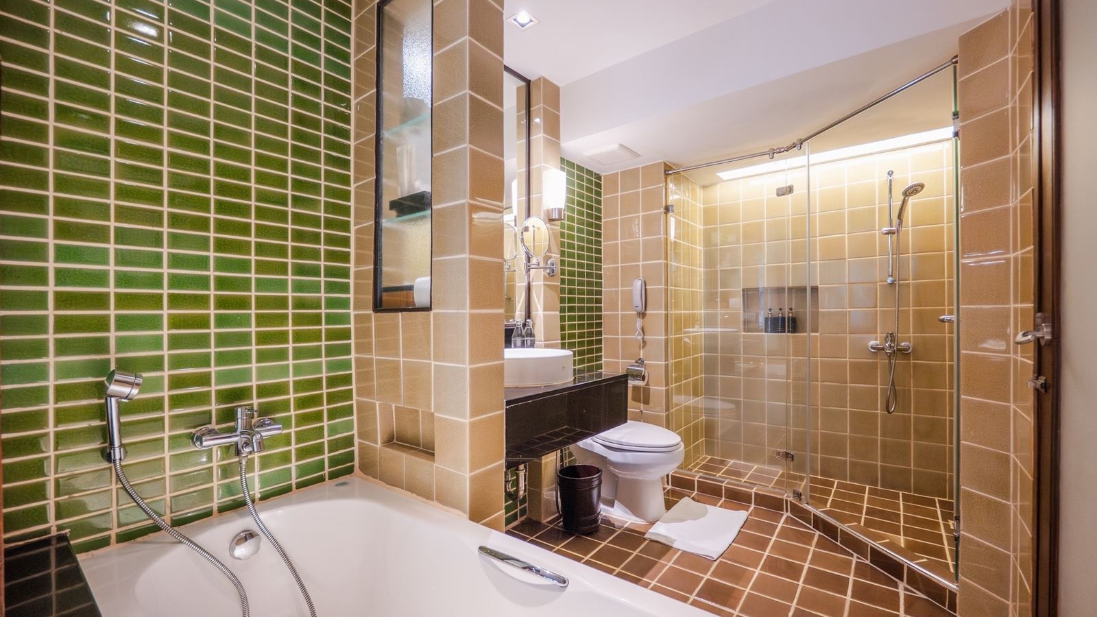 rooms-tropical-pool-side