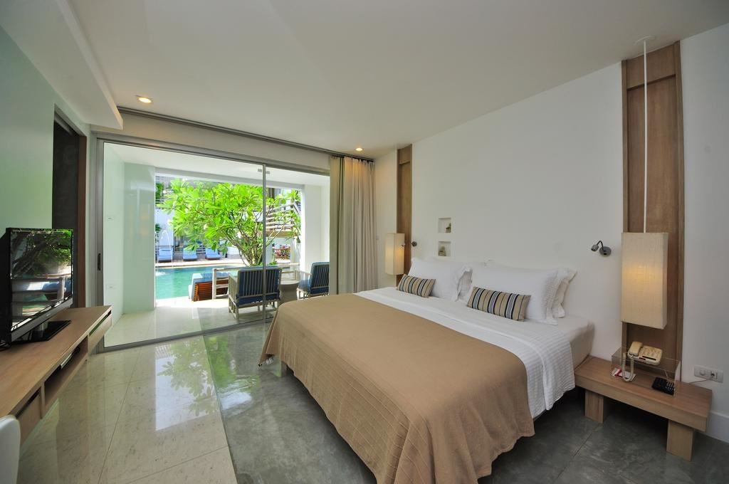 rooms-deluxe-club-pool-access