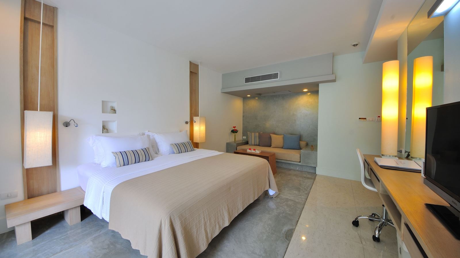 rooms-deluxe-club-pool-view