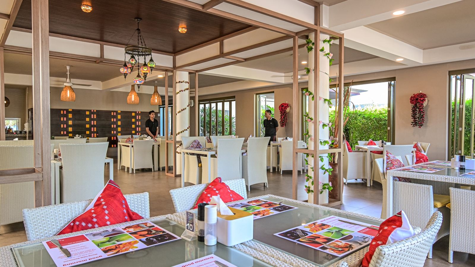 restaurants-morngtalay-restaurant-and-terrace-bar