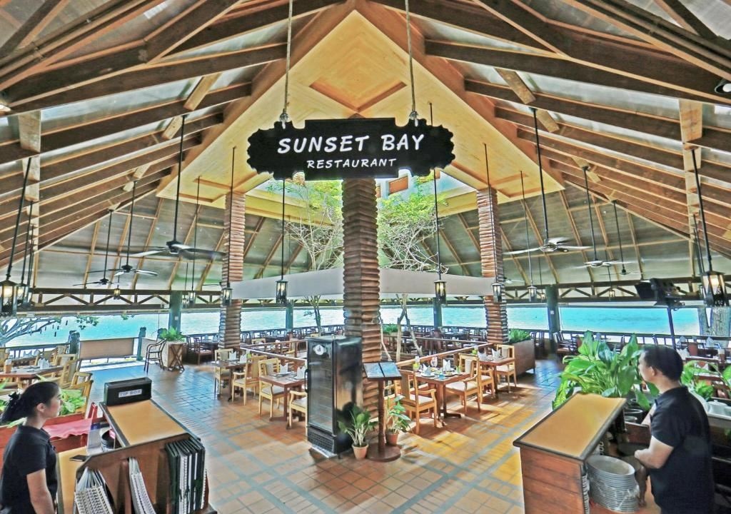 restaurants-sunset-bay-restaurant