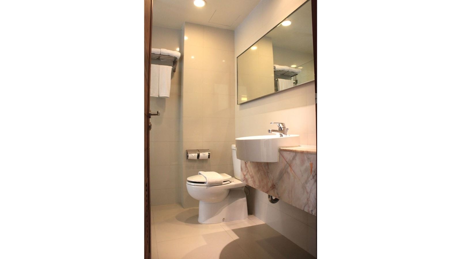 rooms-deluxe-pool-view