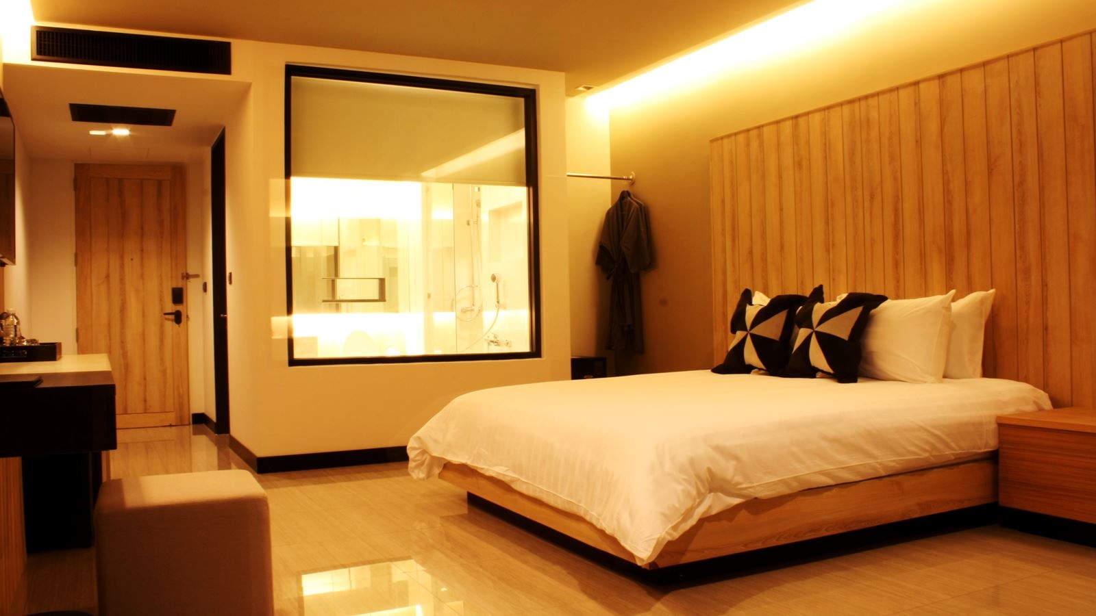 rooms-deluxe-city-view