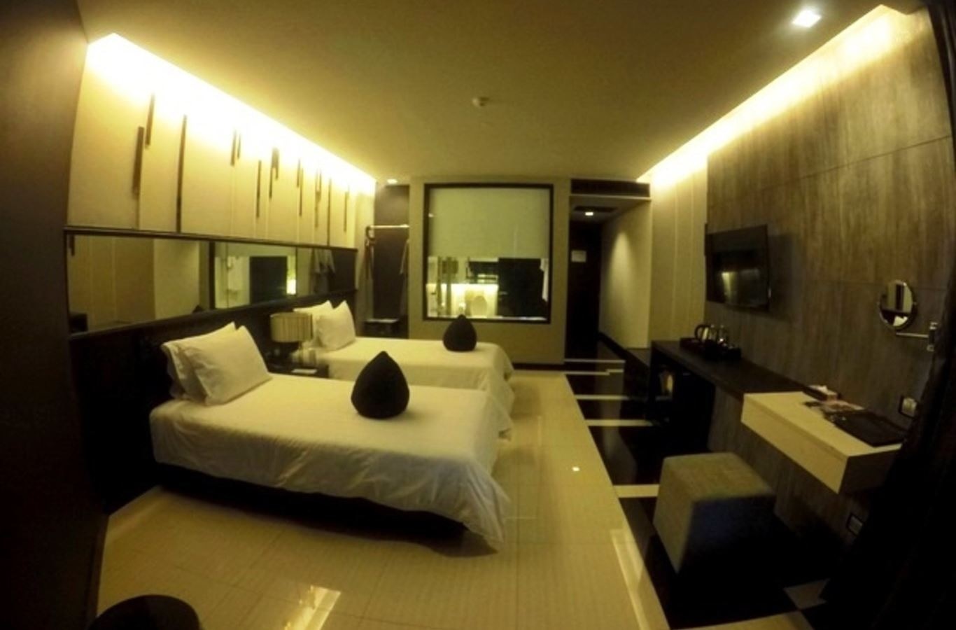 rooms-deluxe-city-view