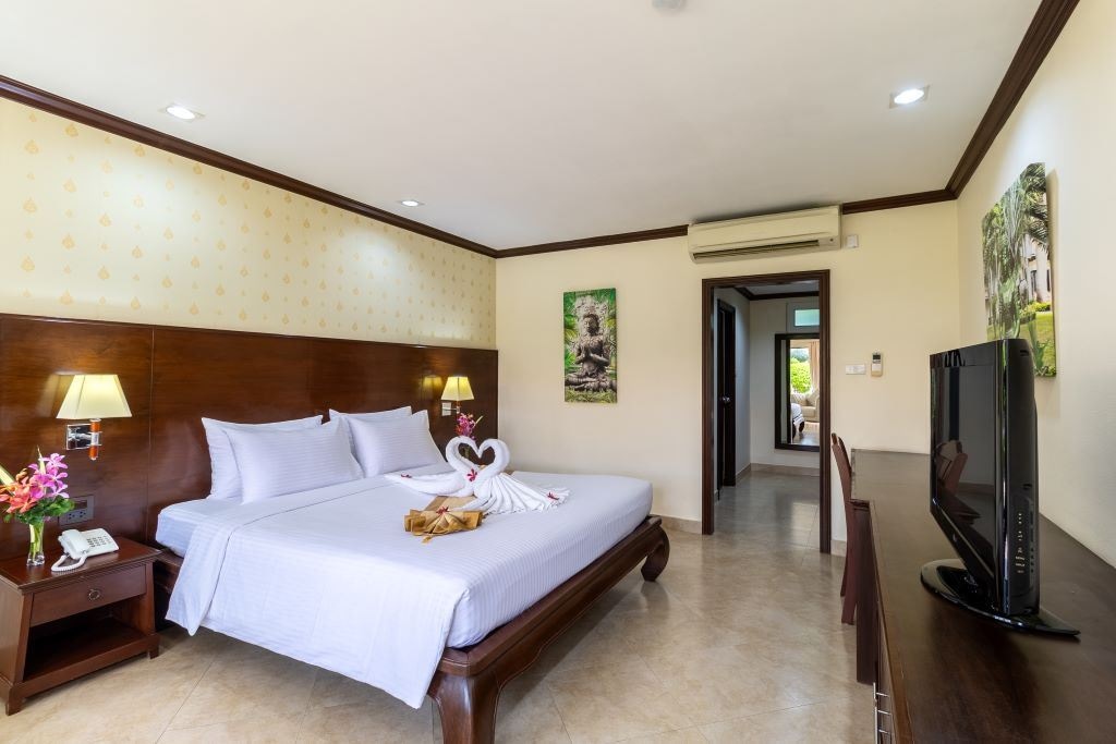 rooms-deluxe-hotel-room-garden-view