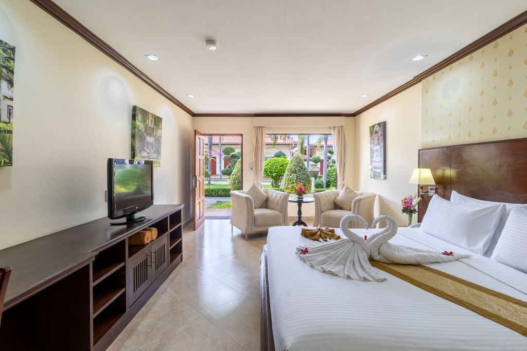 rooms-deluxe-hotel-room-garden-view