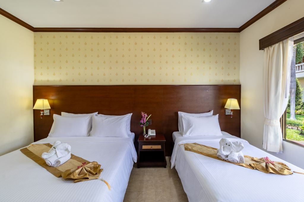 rooms-deluxe-1br-apartment-garden-view