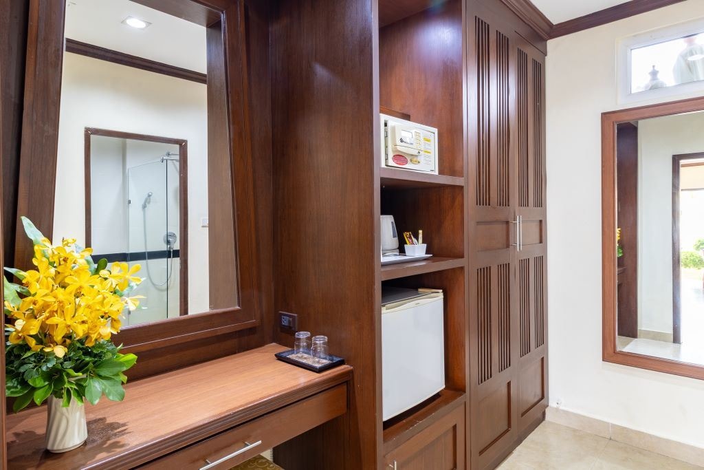 rooms-deluxe-1br-apartment-pool-view