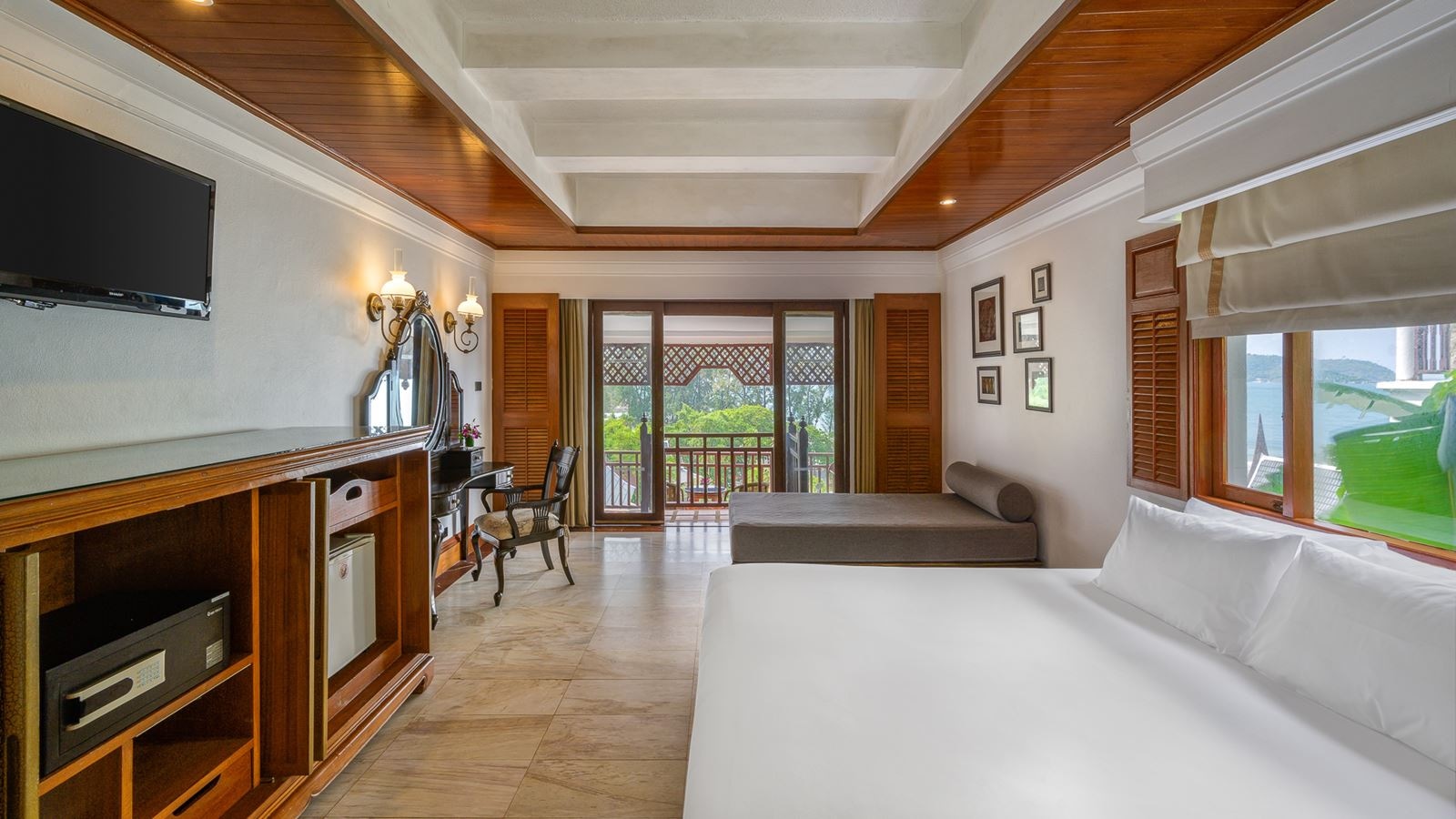 rooms-hillside-with-terrace-bathtub