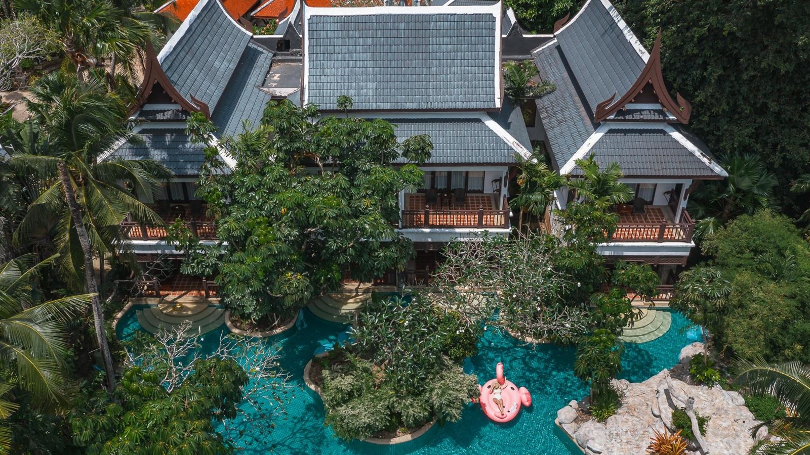 rooms-lagoon-poolside-with-bathtub