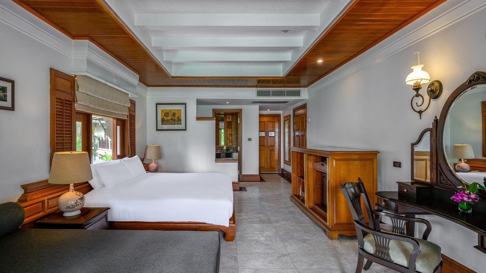 rooms-lagoon-pool-access-with-bathtub