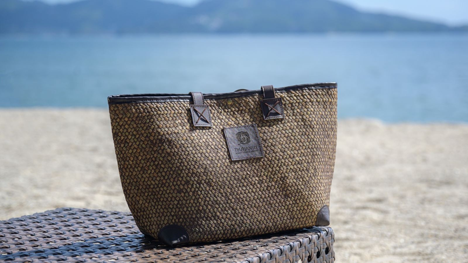 rooms-lagoon-pool-access-with-bathtub