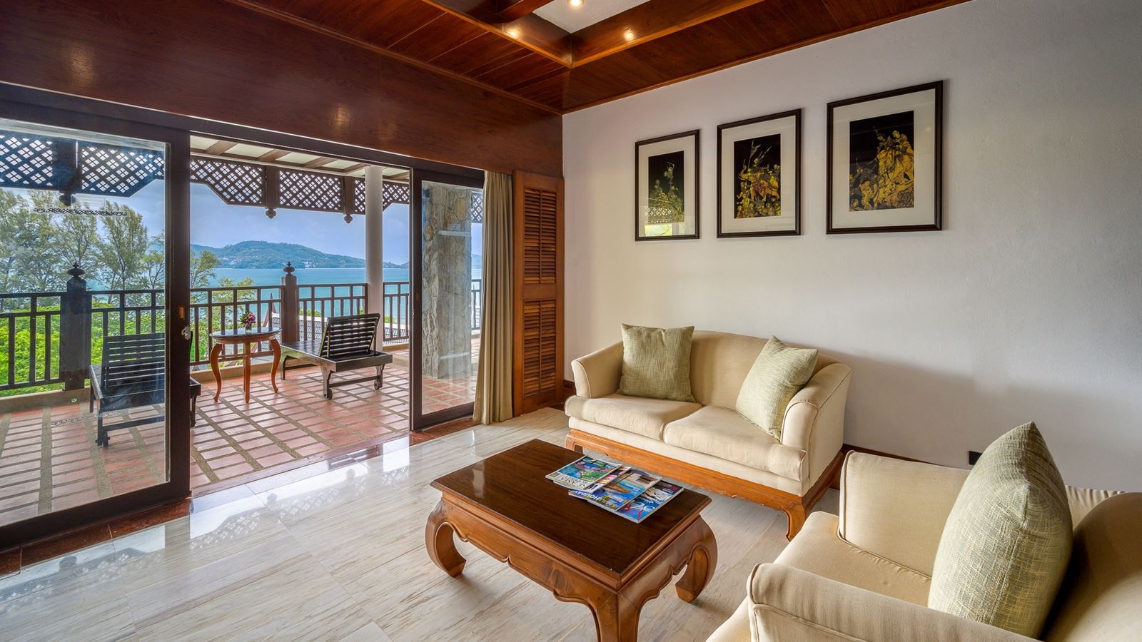 rooms-2-bedroom-hillside-suite-with-terrace-bathtub