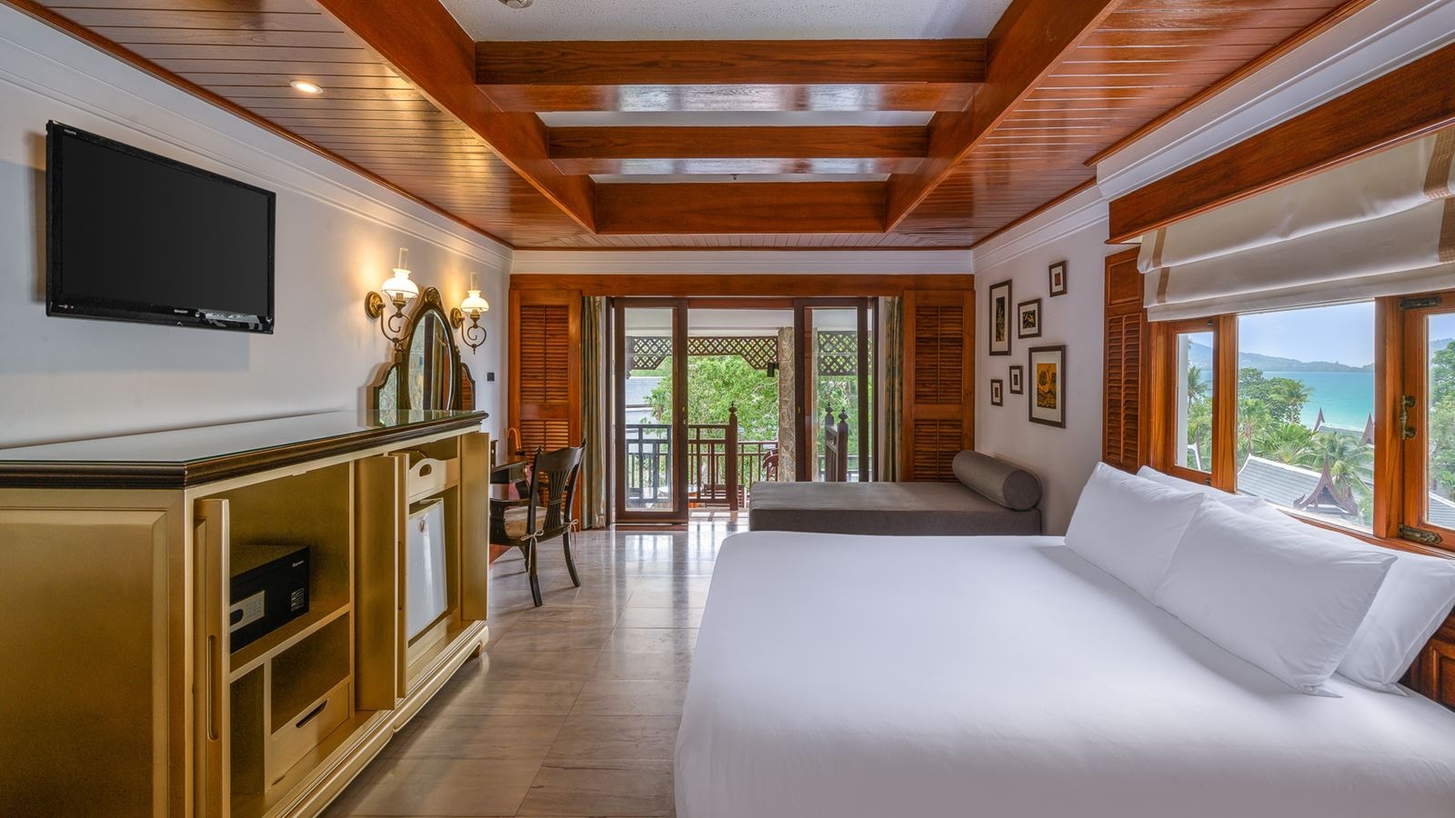 rooms-seaview-hillside-with-terrace-bathtub