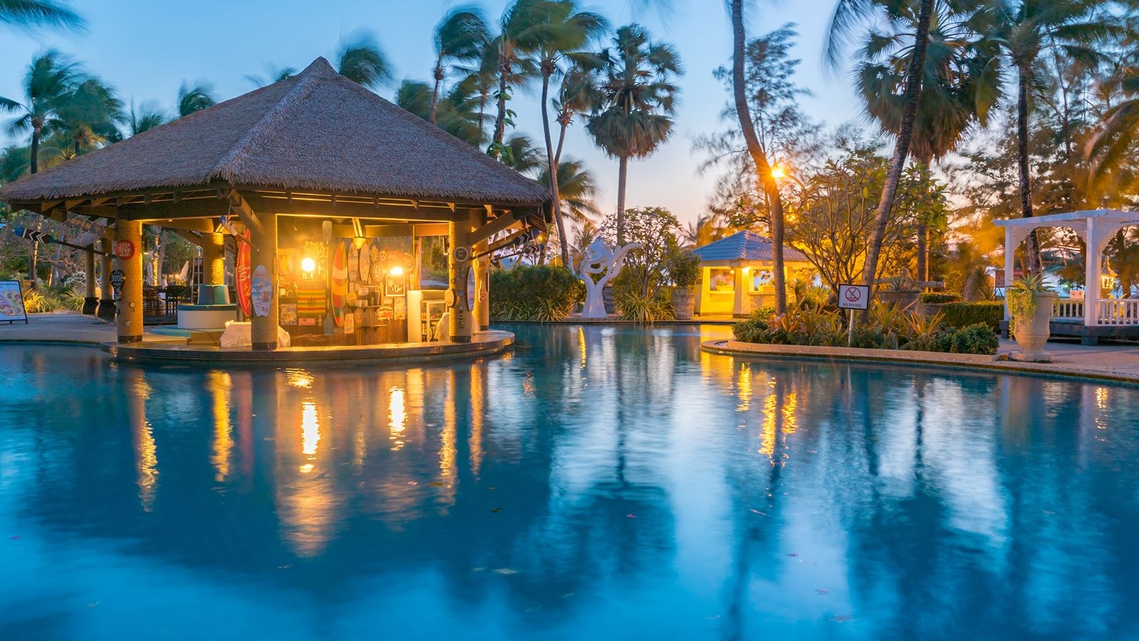 bars-chaba-swimup-pool-bar