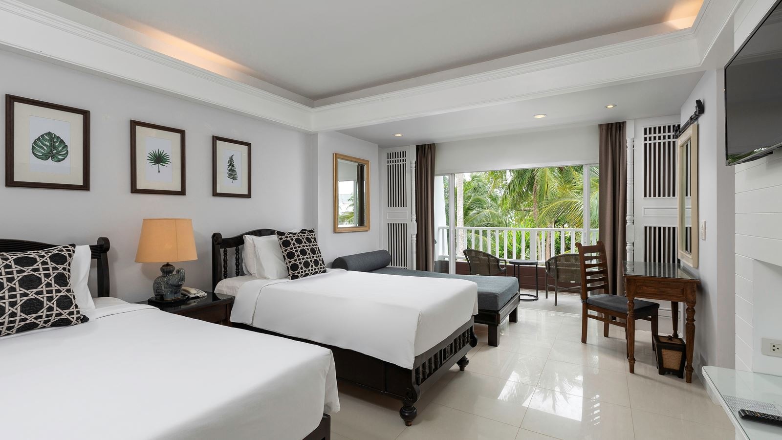 rooms-2-bedroom-family-suite-with-terrace