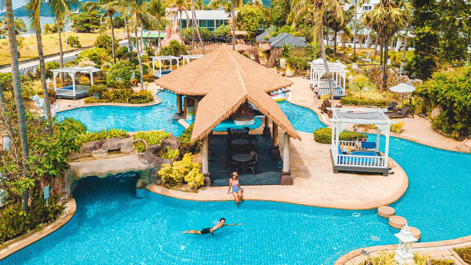 restaurants-chaba-swimup-pool-bar