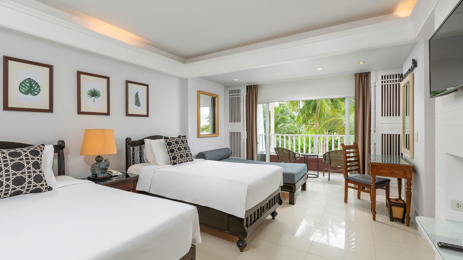 rooms-deluxe-terrace-pool-view