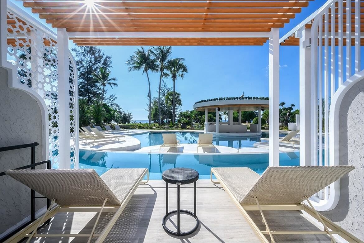 rooms-lagoon-pool-access-deluxe-terrace