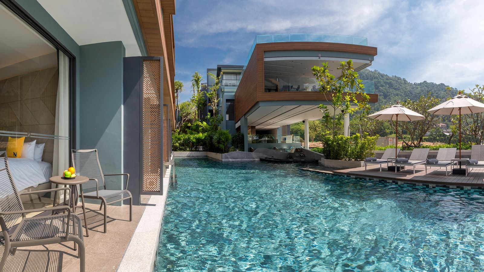 rooms-deluxe-pool-access