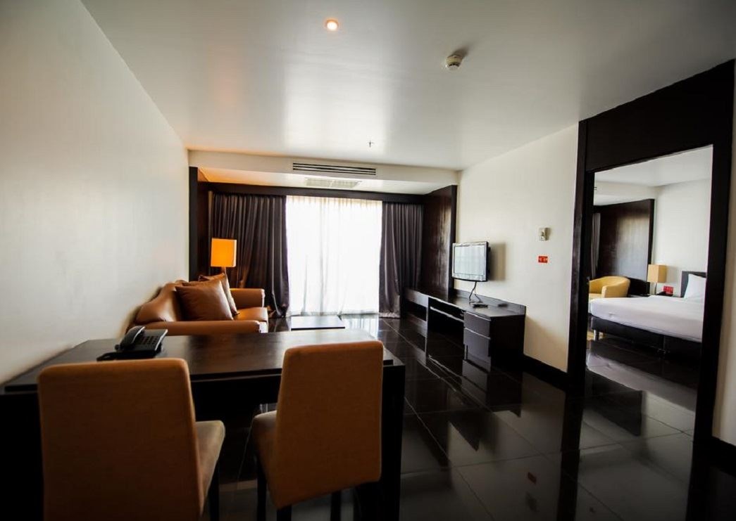 rooms-executive-suite-city-view