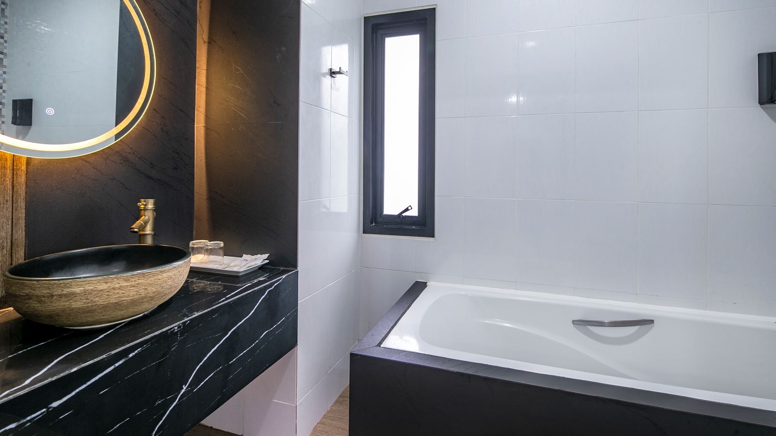 rooms-deluxe-pool-access