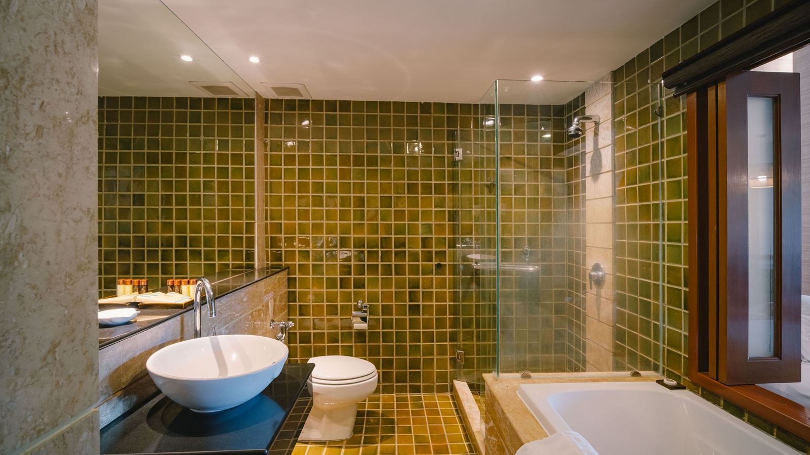 rooms-premier-deluxe-royal-wing-1-queen-1-single