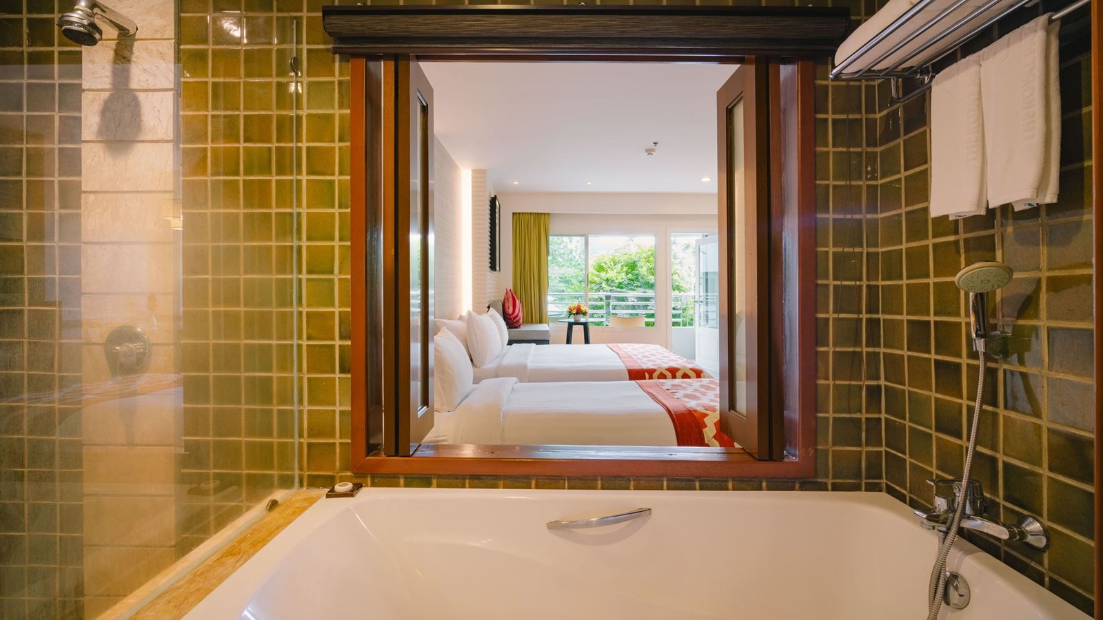 rooms-premier-deluxe-royal-wing-1-queen-1-single