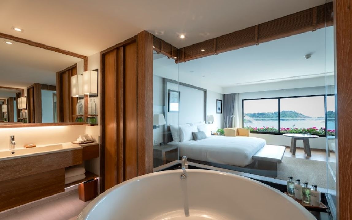 rooms-royal-ocean-view-suite