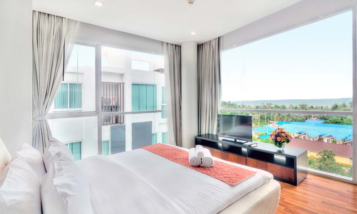 rooms-2-bedroom-corner-suite