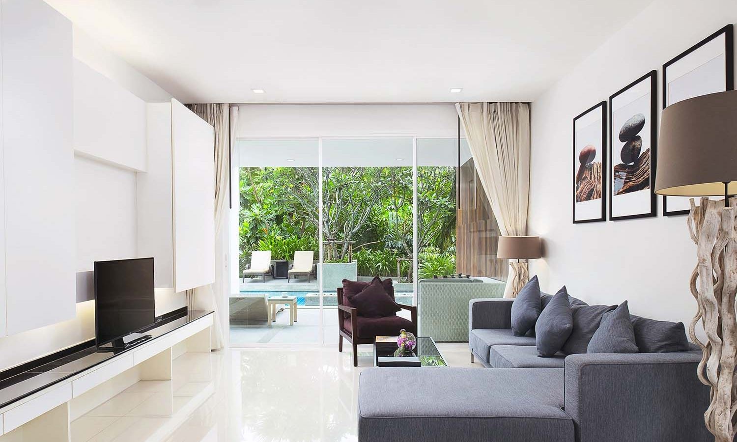 rooms-2-bedroom-corner-suite-pool-access