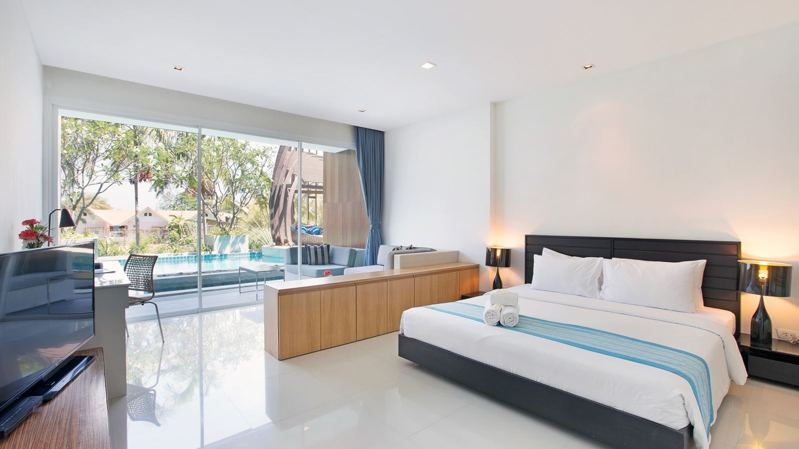 rooms-deluxe-pool-access